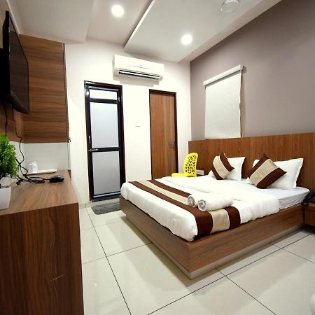Hotel Embassy Kalol Exterior foto
