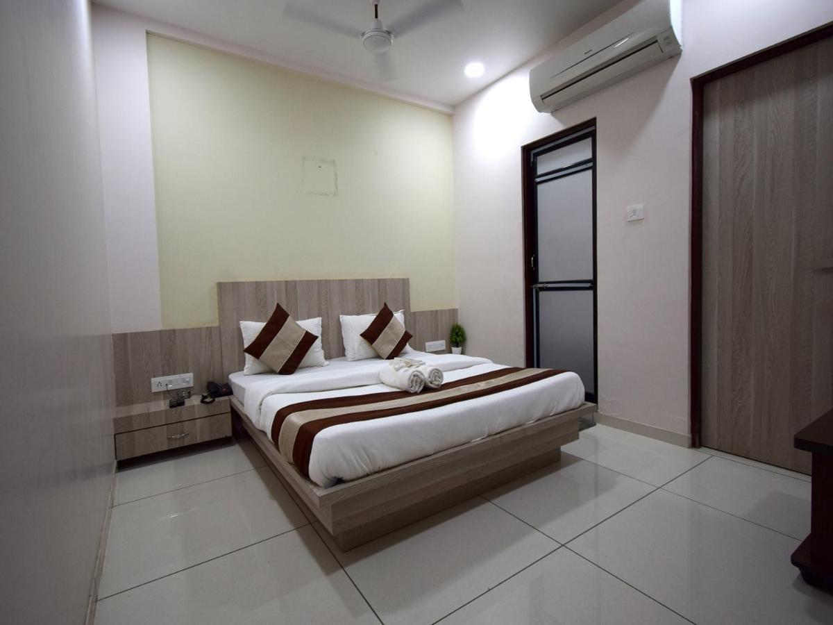 Hotel Embassy Kalol Exterior foto