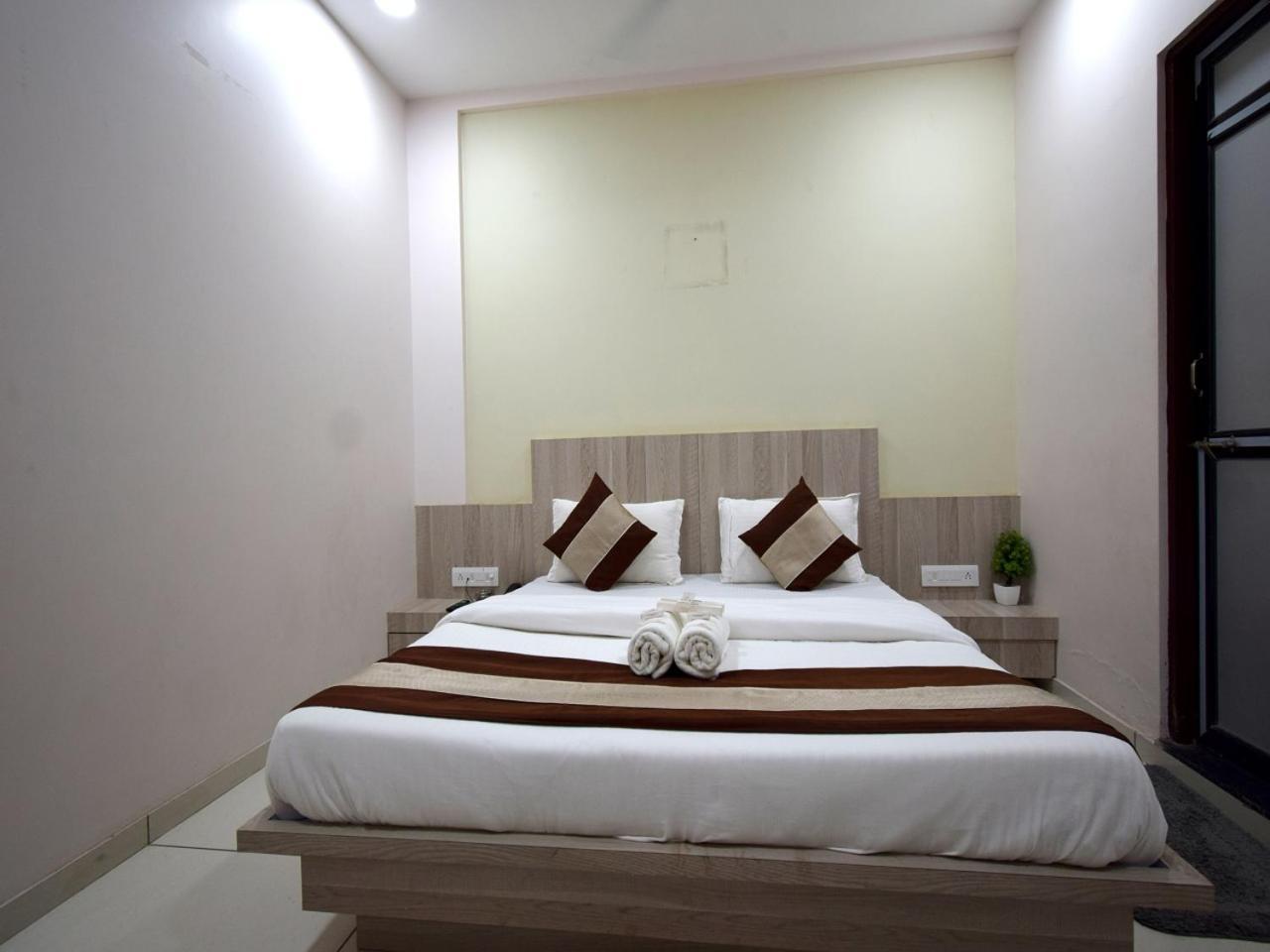 Hotel Embassy Kalol Exterior foto