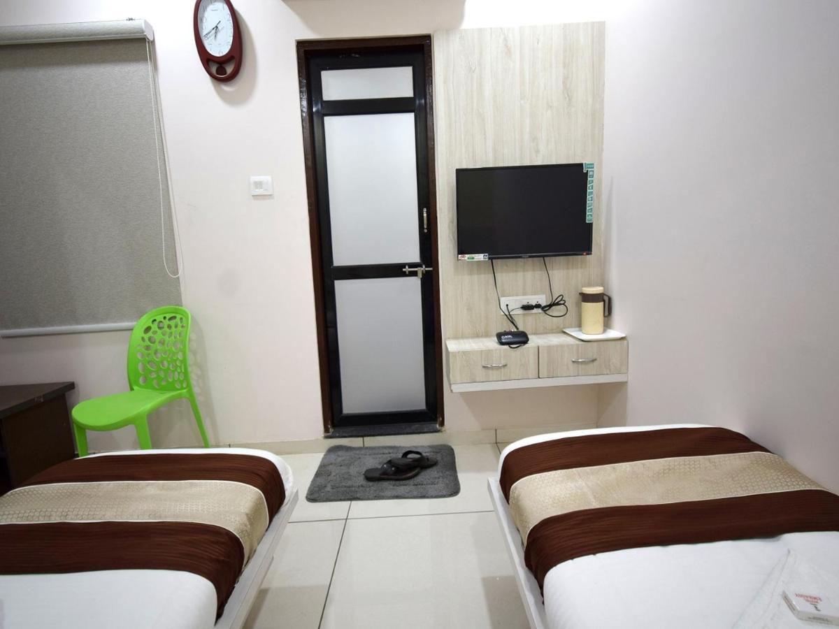 Hotel Embassy Kalol Exterior foto