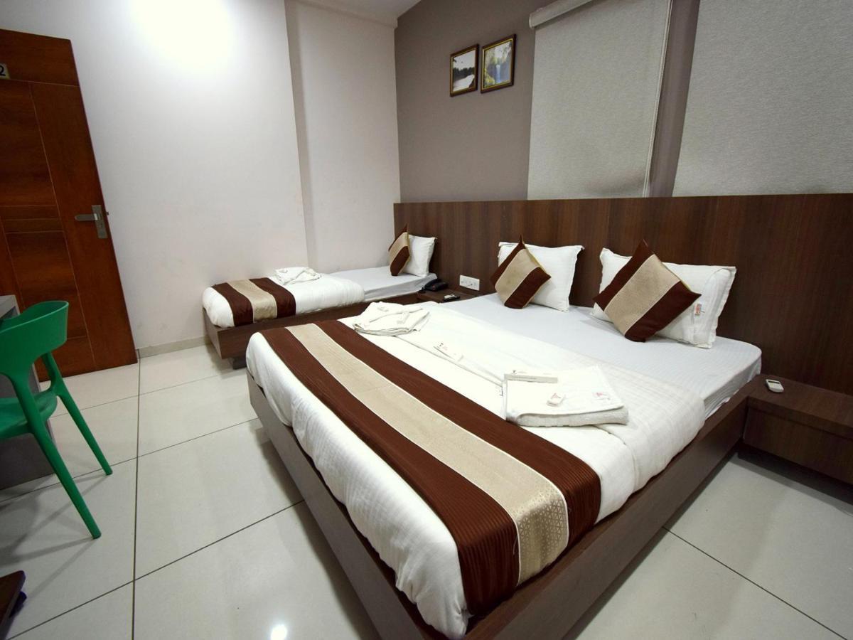 Hotel Embassy Kalol Exterior foto